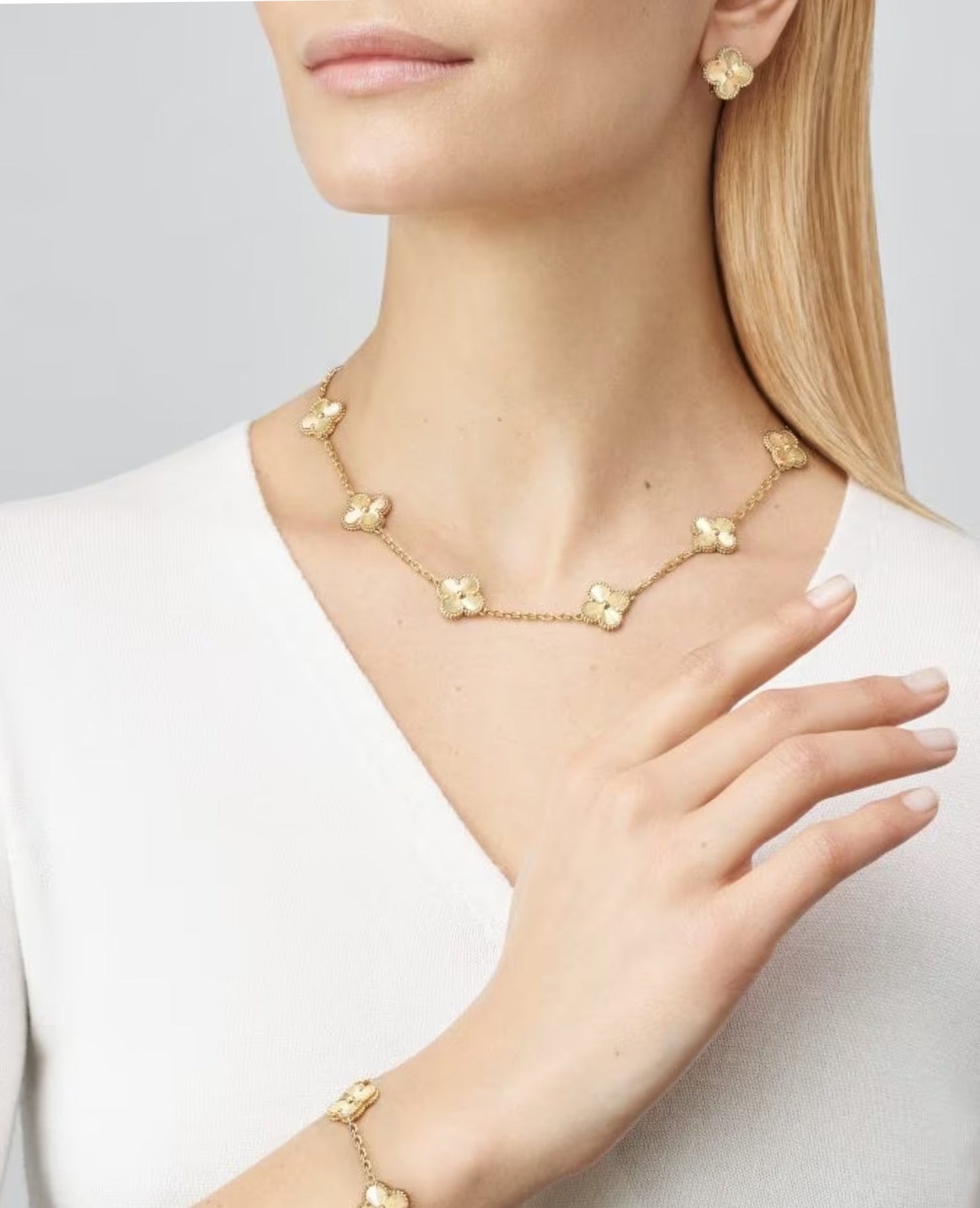 van cleef vintage alhambra pendant_3