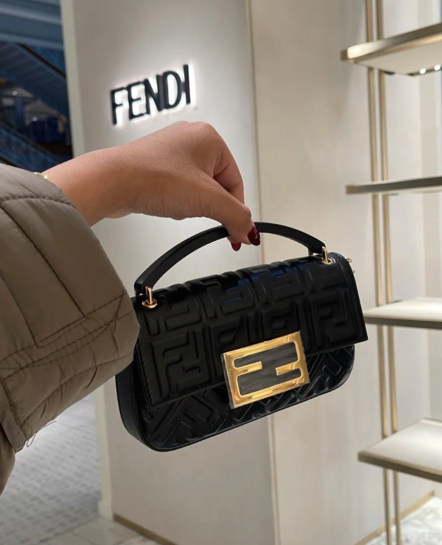 fendi baguette phone pouch_3