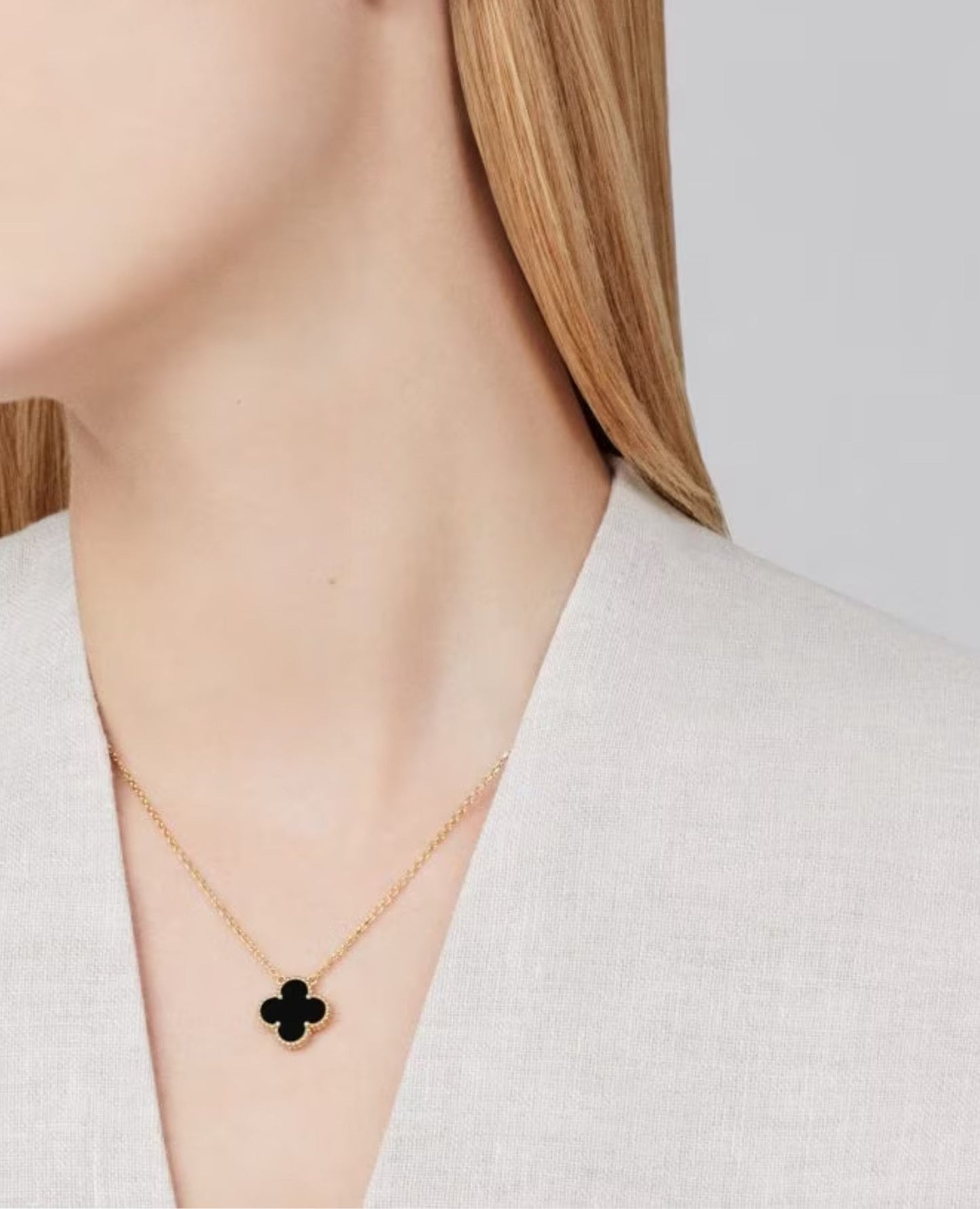 van cleef vintage alhambra pendant_13