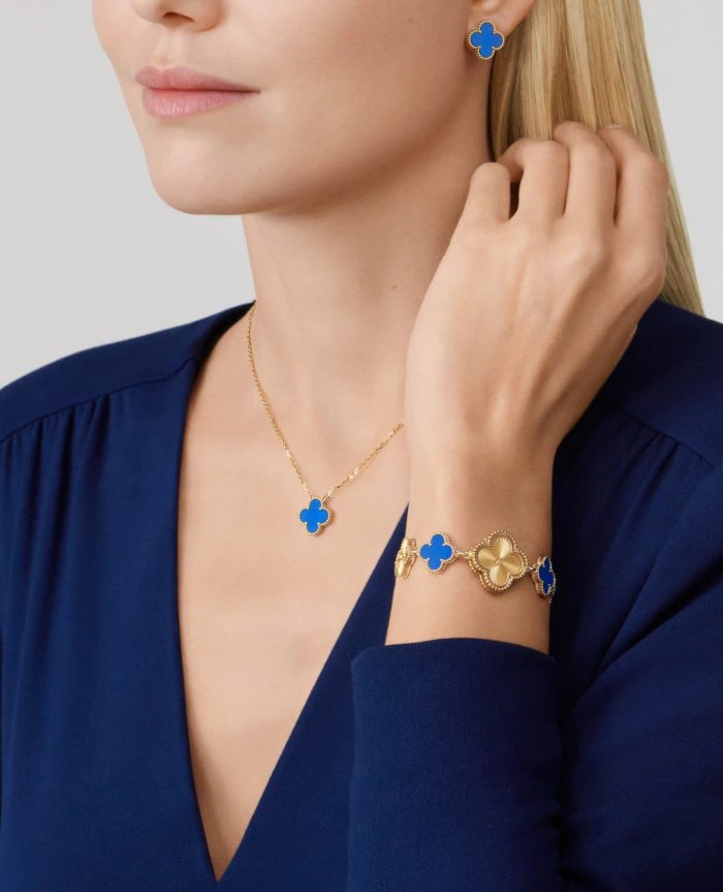 van cleef vintage alhambra pendant_2