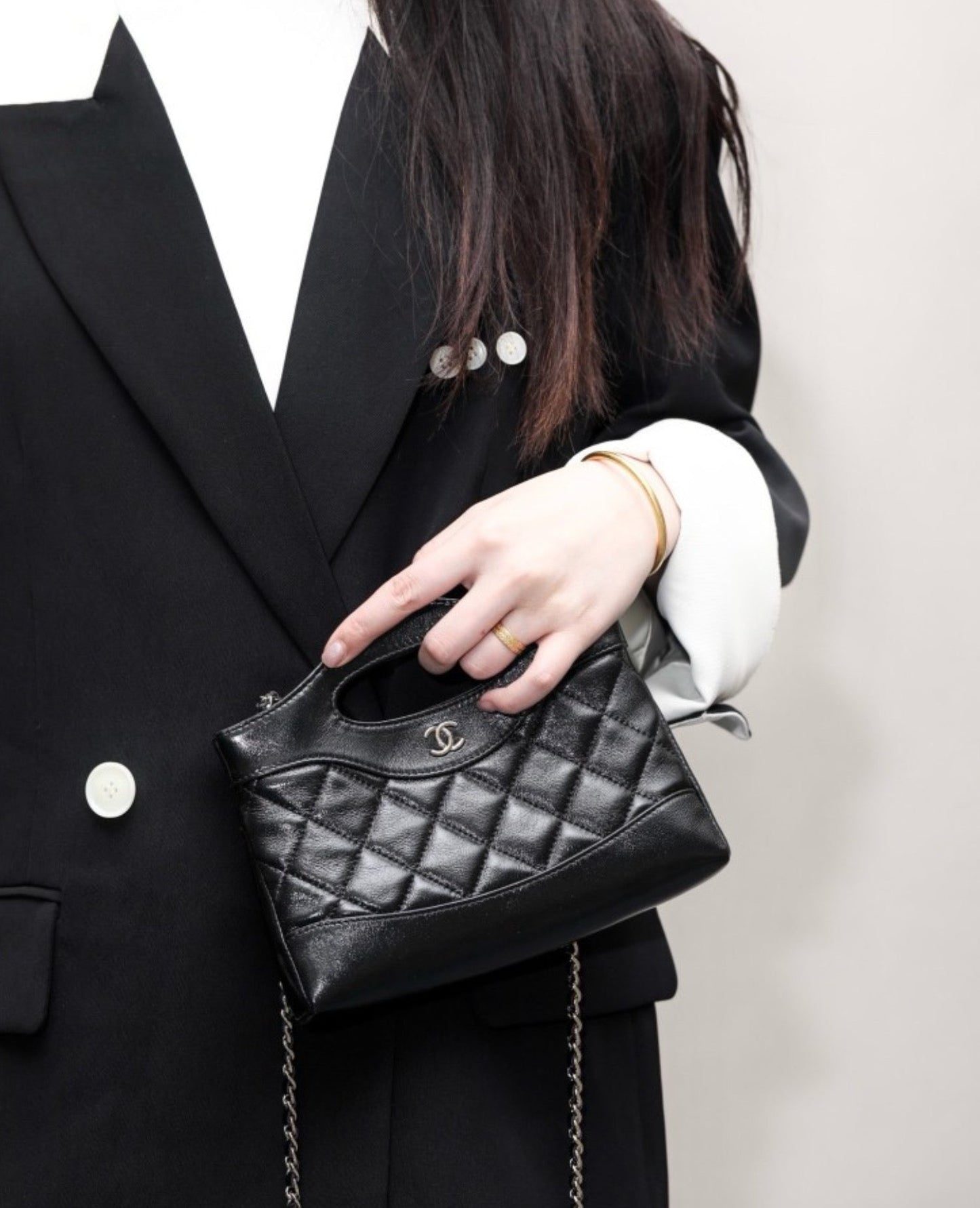 coco shiny crumpled calfskin quilted nano 31 shopping bag black_1