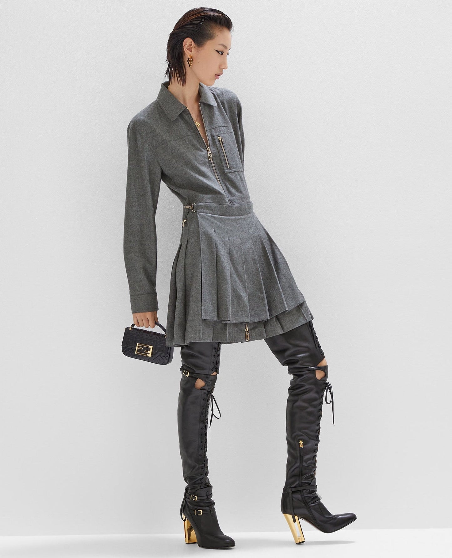 fendi baguette phone pouch_3