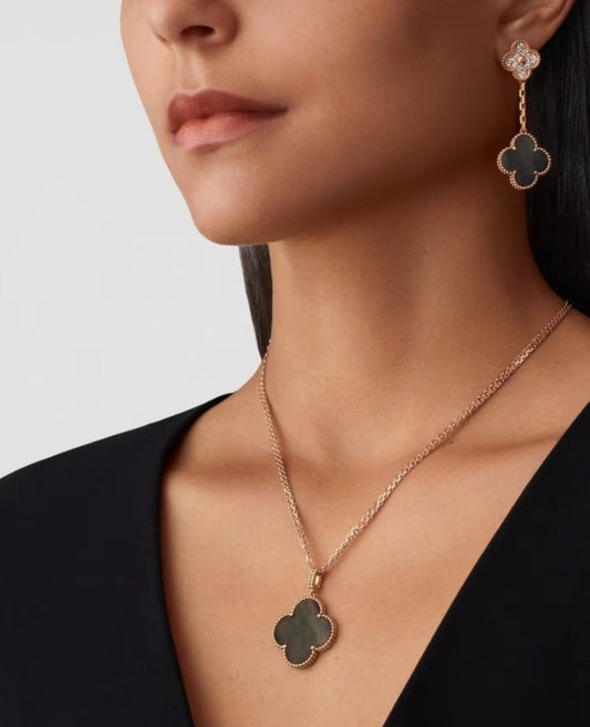 van cleef magic alhambra long pendant_2