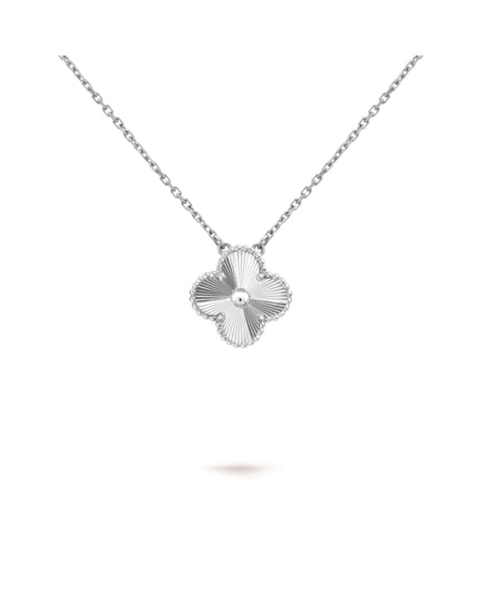 van cleef vintage alhambra pendant_4