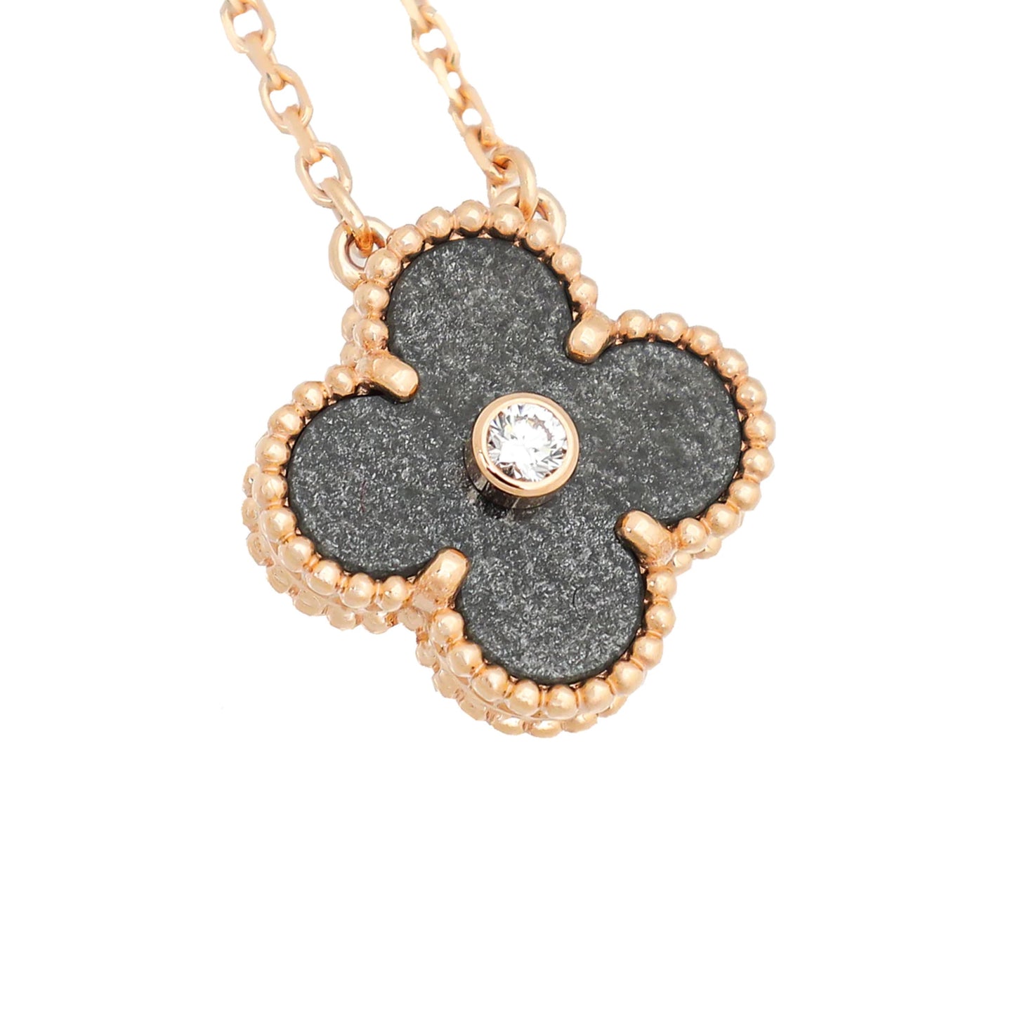 van cleef & arpels vintage alhambra holiday pendant 2023_1