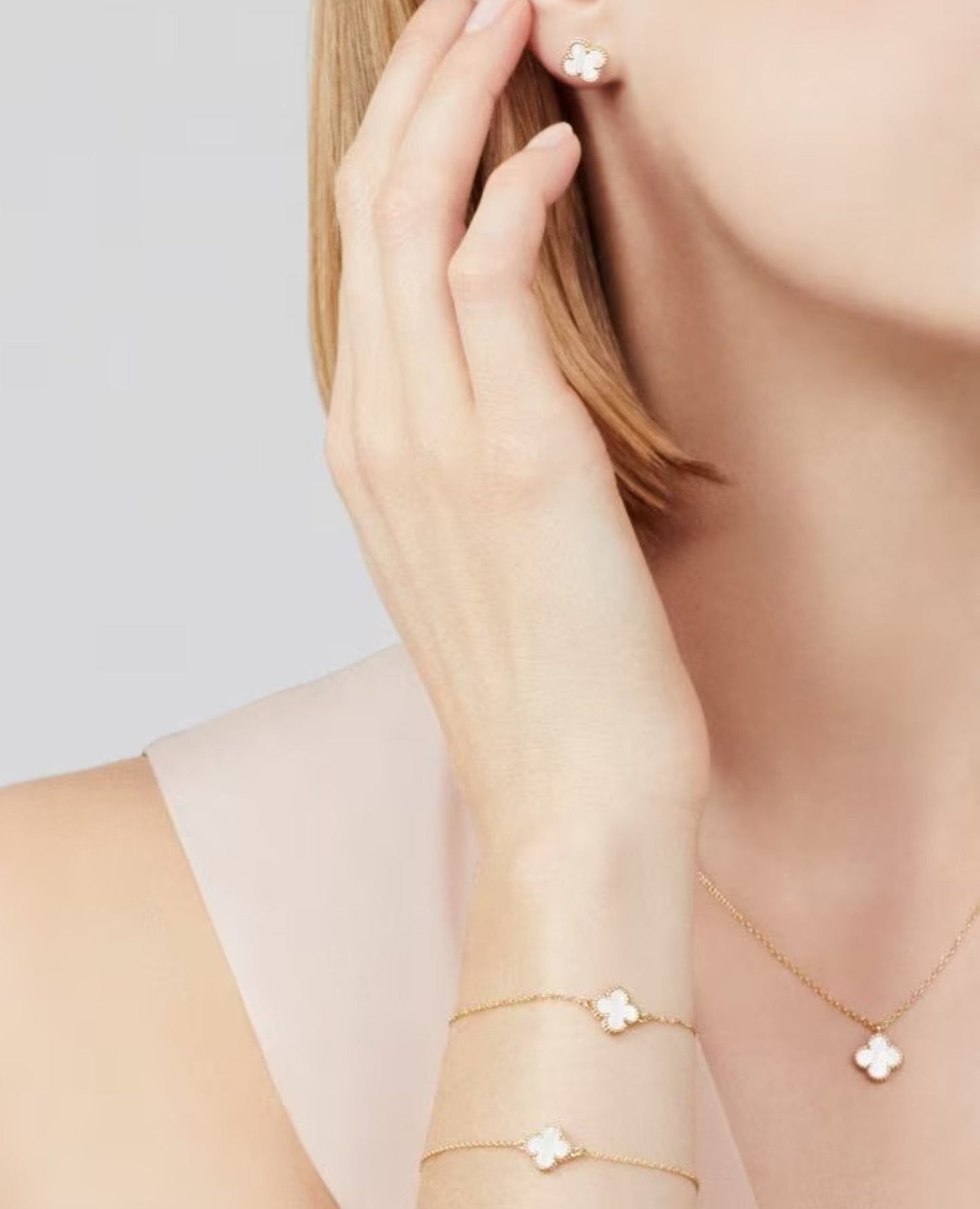 van cleef sweet alhambra pendant_1